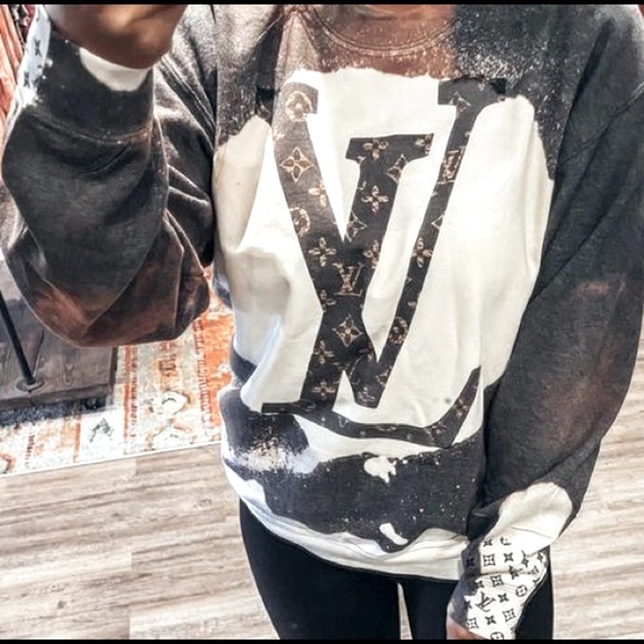 Pullover l V W/ logo designs on sleeves & Front of Sweatshirt 1 out of 125 LEFT - Picture 9 of 17